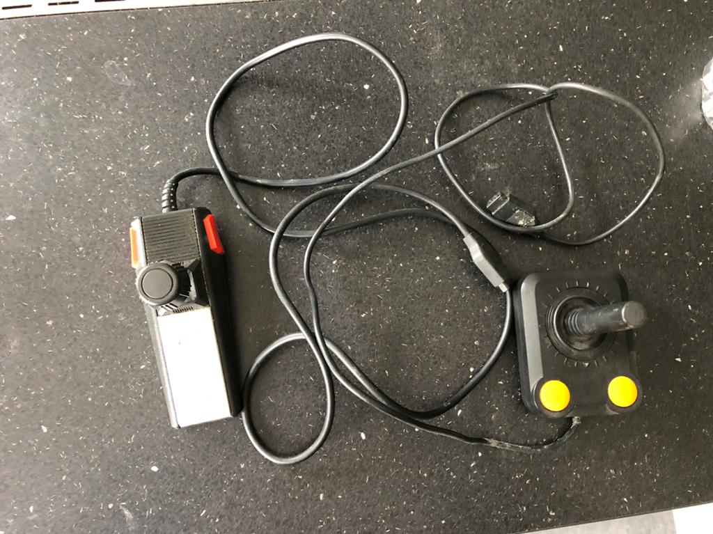 Joystick Atari 2600, Spelcomputers en Games, Spelcomputers | Atari, Ophalen, Gebruikt, Met 2 controllers, Atari 2600