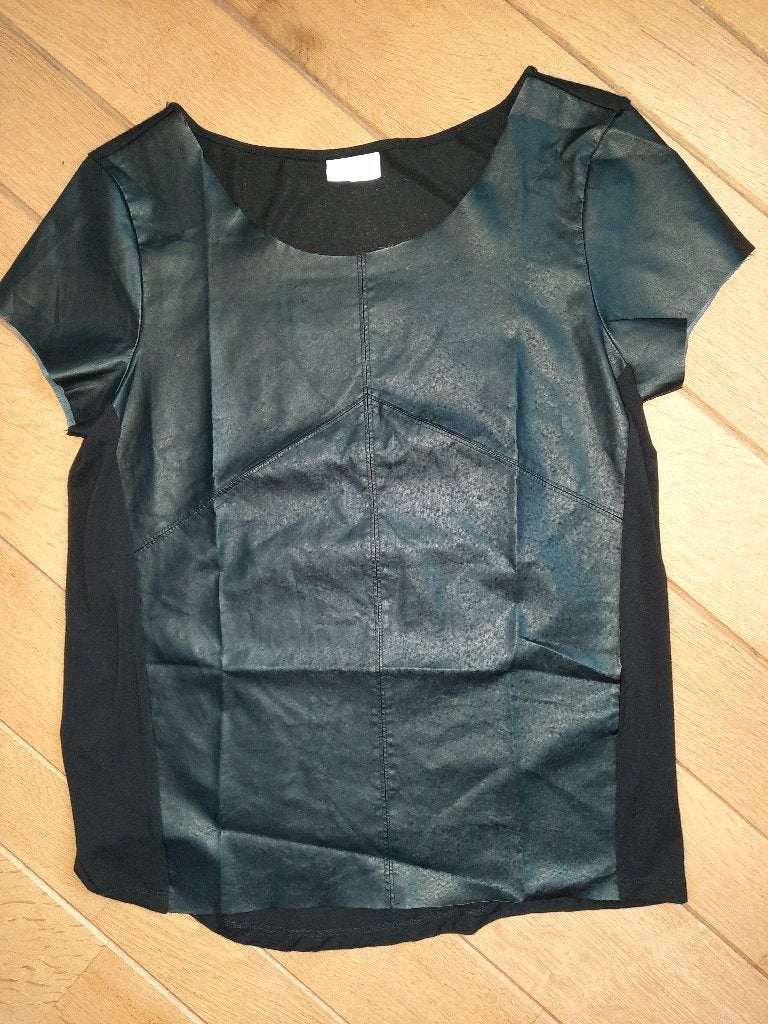 VILA t- shirt zwart met PU leer maat M, Kleding | Dames, Maat 38/40 (M), H&M, Zwart, Ophalen of Verzenden