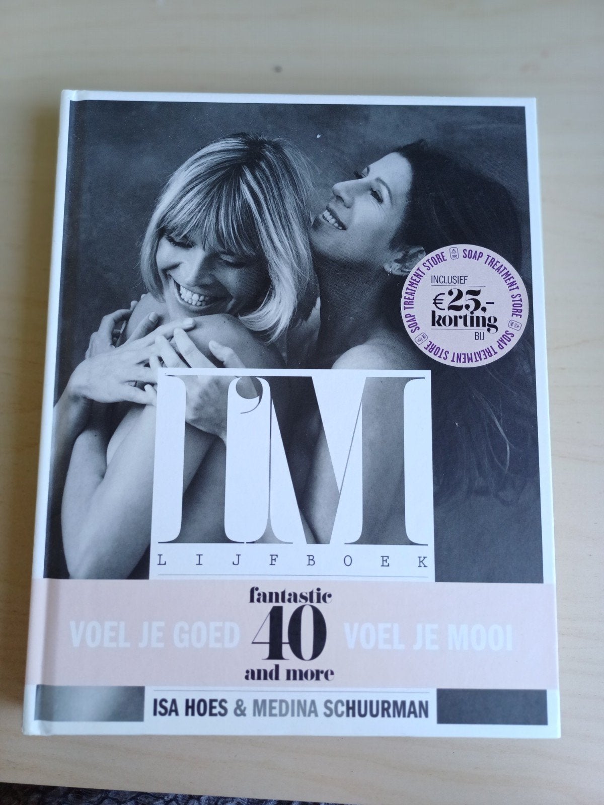 I'M Lijfboek - Isa Hoes & Medina Schuurman, Ophalen of Verzenden, Zo goed als nieuw