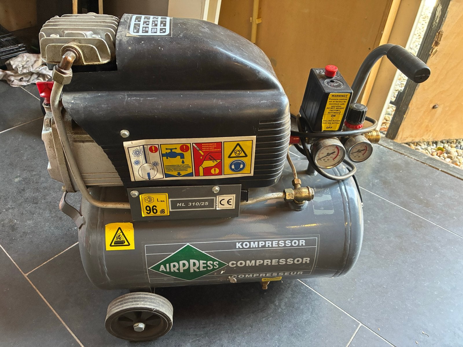 AIRPRESS Compressor HL 310/25 - Gebruikt, Doe-het-zelf en Verbouw, Compressors, Ophalen, Gebruikt, 6 tot 10 bar, 25 tot 100 liter
