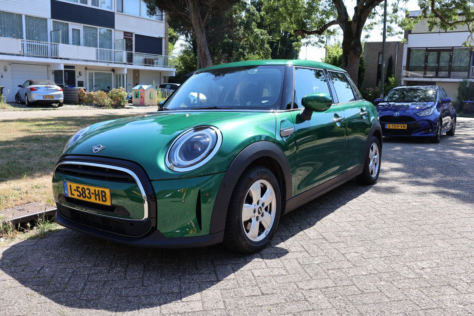 Mini 5-deurs (f55) 1.5 102pk 2021 Groen BTW auto, Voorwielaandrijving, Adaptive Cruise Control, Handgeschakeld, Particulier