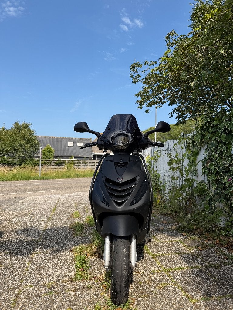 Piaggio Zip 4T iGet (2022) – Zeer nette scooter – 11007km, Fietsen en Brommers, Ophalen, Gebruikt, Maximaal 45 km/u, Zip