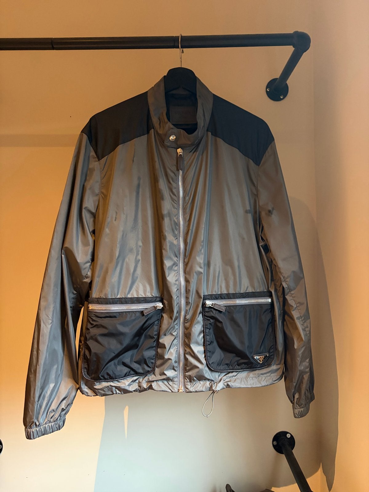 Prada Milano Jas - Zo goed als nieuw, Ophalen of Verzenden, Zo goed als nieuw, Maat 52/54 (L), Grijs