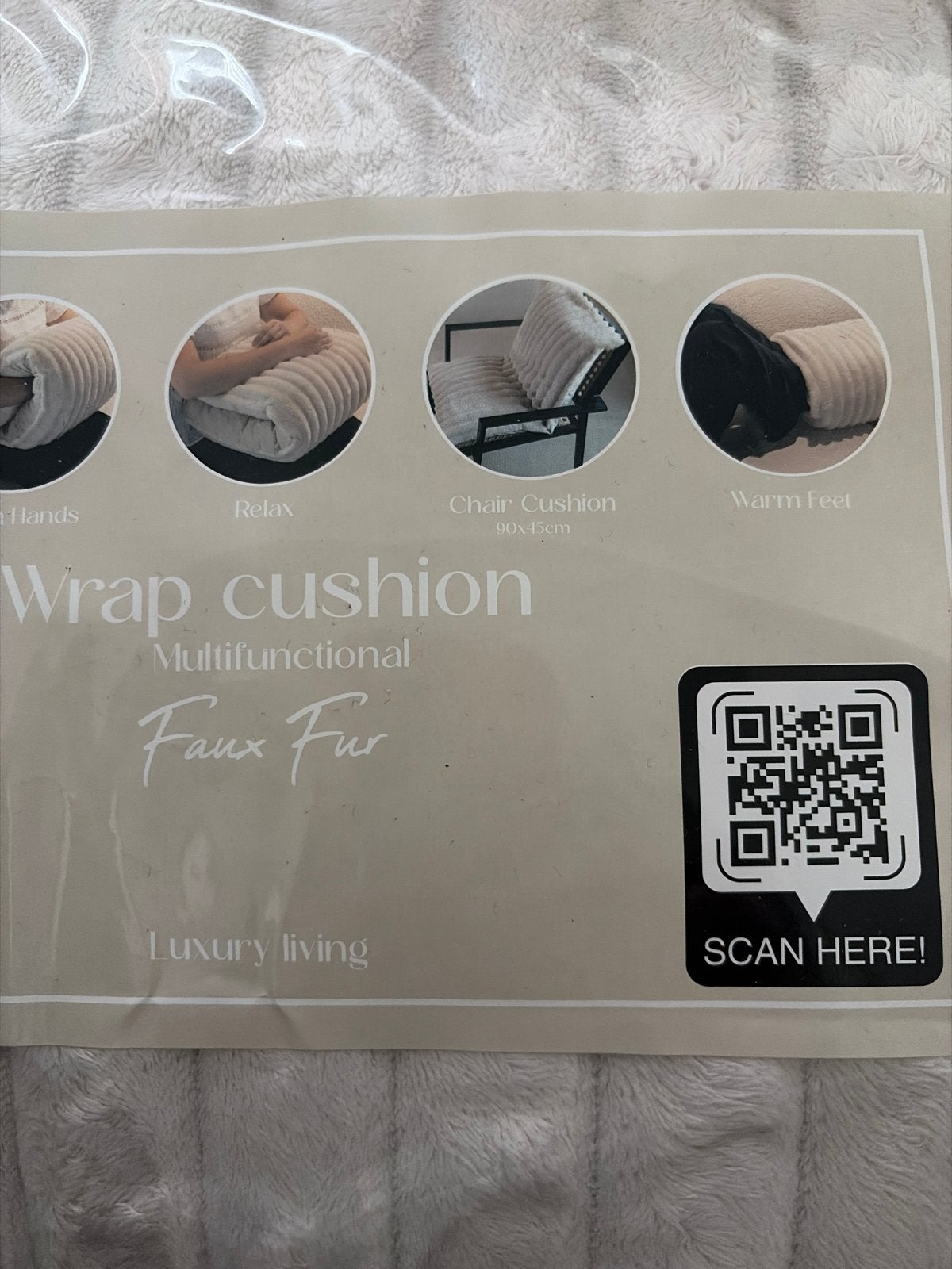 Multifunctioneel Faux Fur Wikkelkussen - Beige, Inclusief binnenkussen, Beige, Nieuw, Ophalen of Verzenden