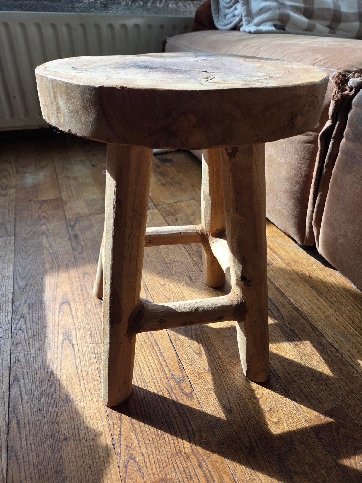 Unieke houten kruk / bijzettafel van boomstam, Ophalen of Verzenden, Gebruikt, Hout