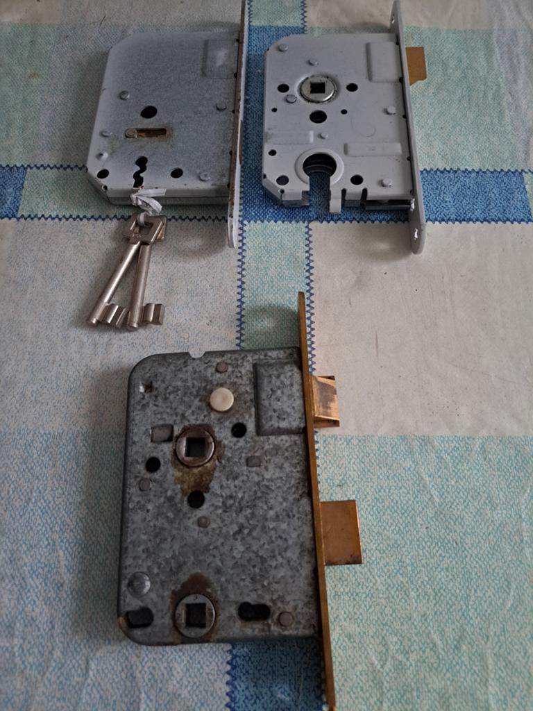 3 Nieuwe Nemef slotens en sleutels, Ophalen of Verzenden, Nieuw, Rvs, Slot