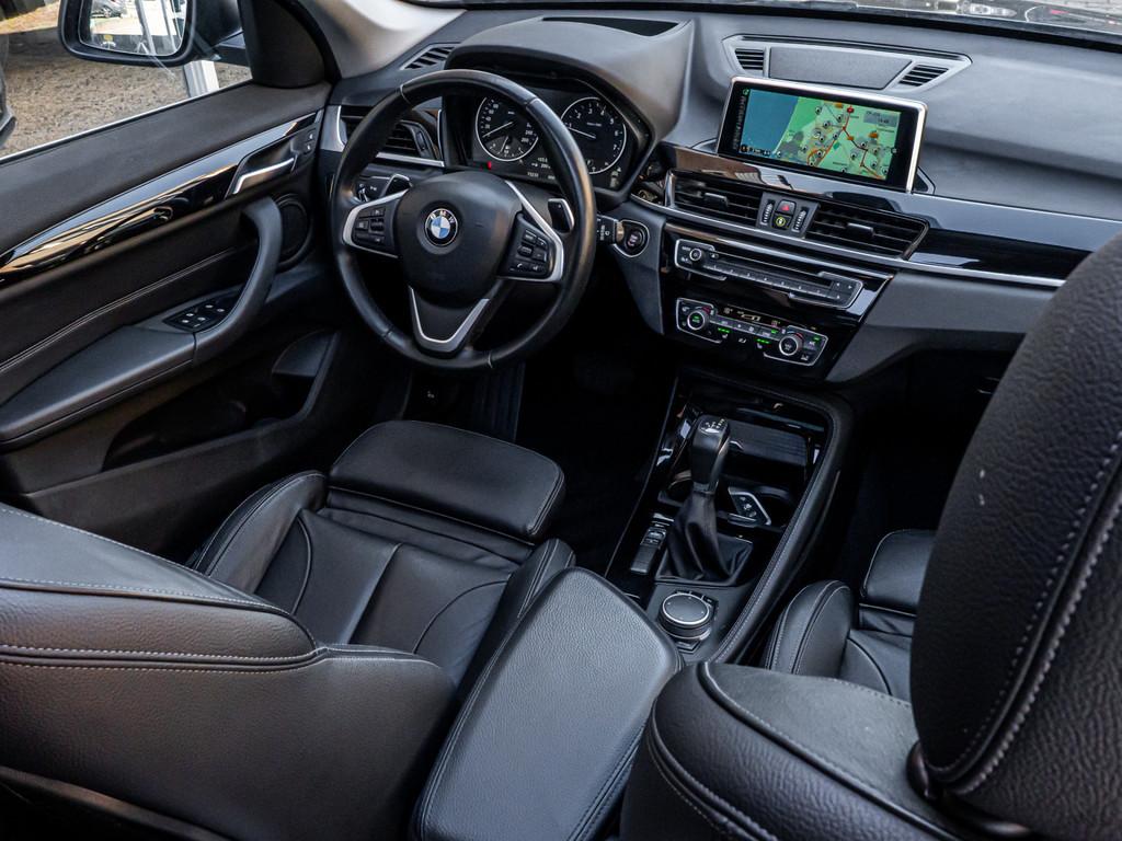 BMW X1 sDrive20i ORG NL HIFI PANO HUD 19 INCH LEDER LED, 1998 cc, Lichtsensor, Euro 6, Zwart