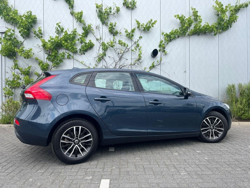 Volvo V40 1.5 T2 Polar+ | Navigatie | Stoelverwarming | Blue, 12 maanden, Euro 6, Blauw, Leder en Stof