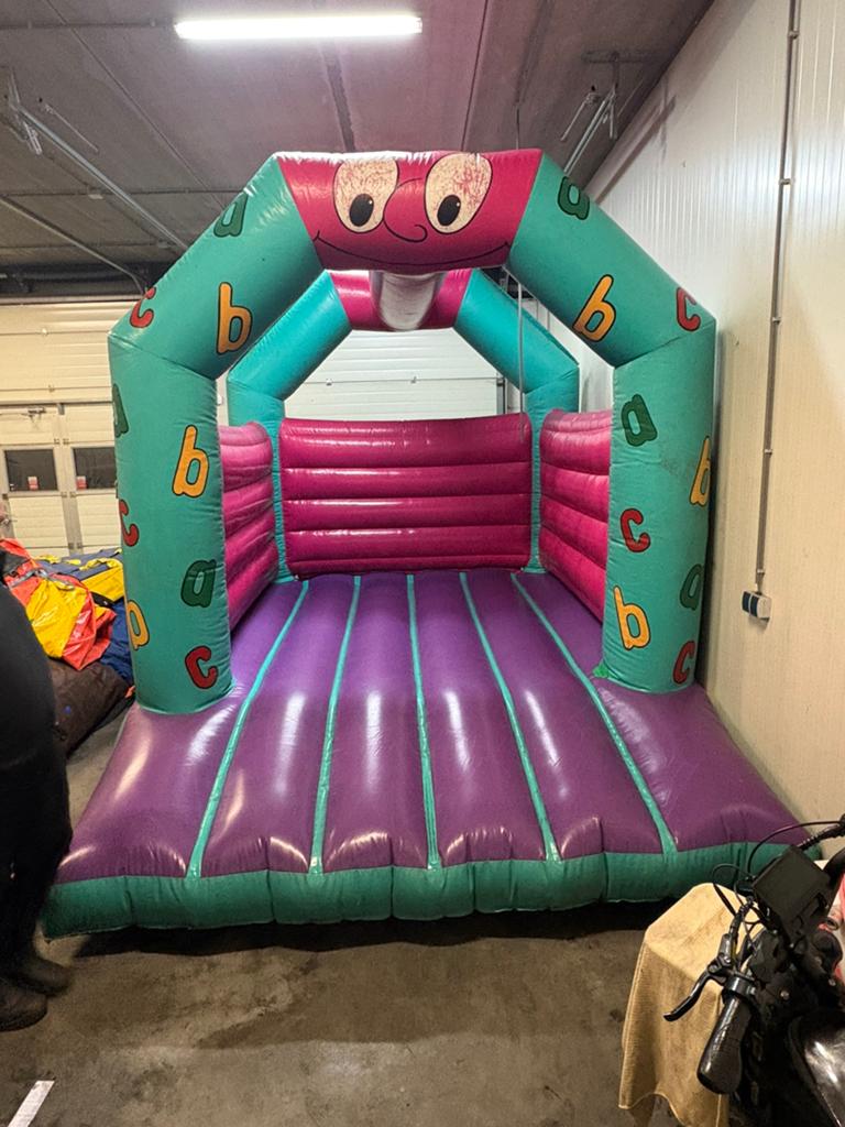 Te koop goede en nette springkussen, Ophalen of Verzenden, Zo goed als nieuw