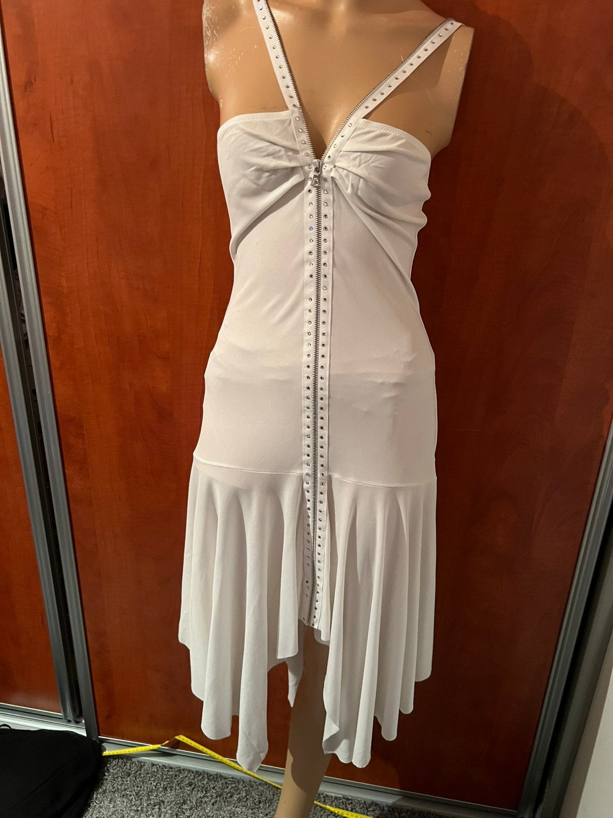 JOHN RICHMOND jurk maat s it 42 origineel ZGAN, Kleding | Dames, Jurken, Wit, Ophalen of Verzenden, Zo goed als nieuw, Knielengte