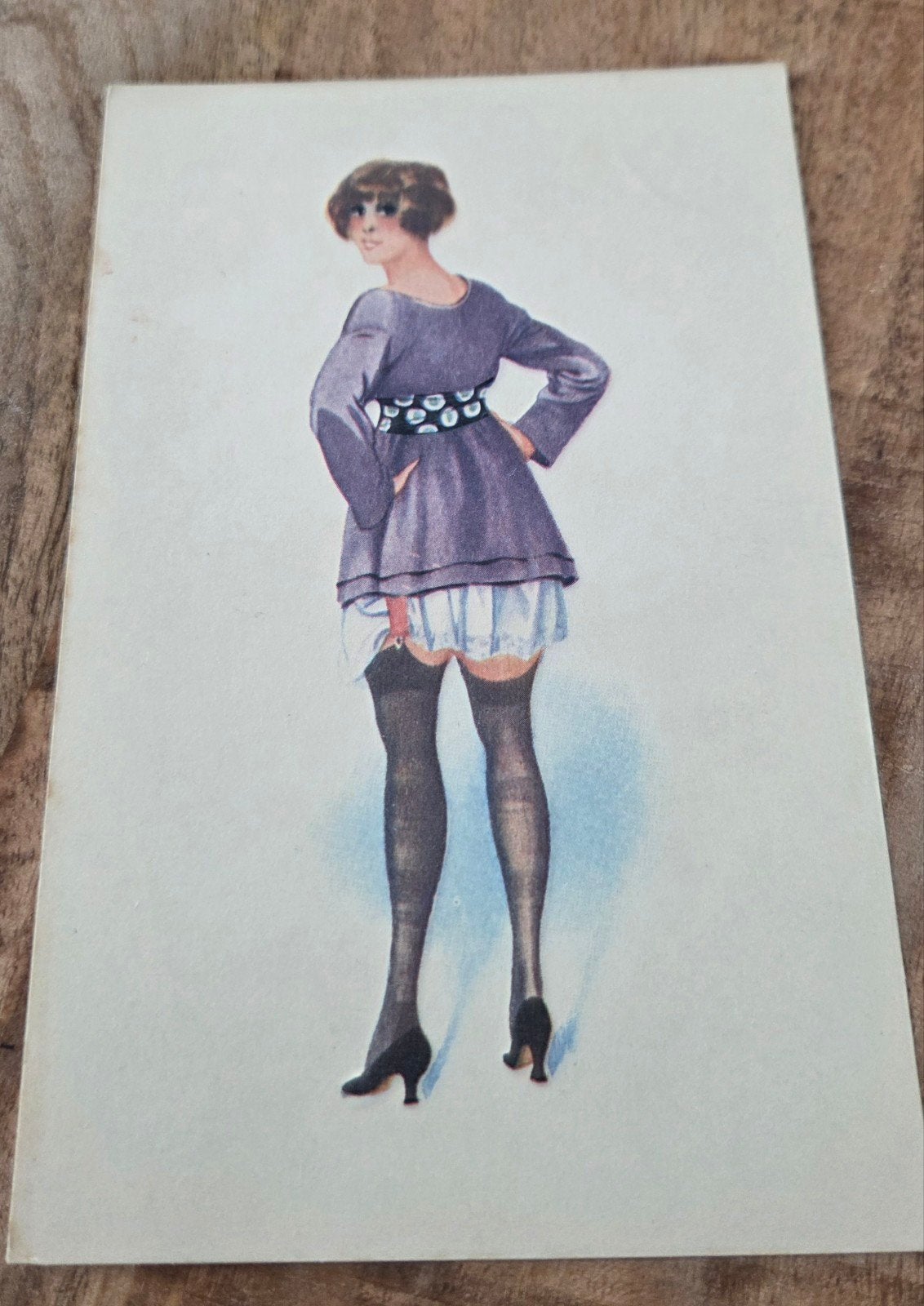 Vintage Ansichtkaart Dame in Ondergoed - Gedrukt in Italië, Verzenden, Voor 1920, Ongelopen, Overige thema's