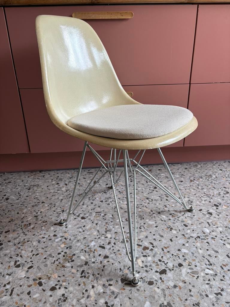 Herman Miller / Vitra DSR fiberglass / parchment / zitkussen, Ophalen, Gebruikt, Overige kleuren, Eén