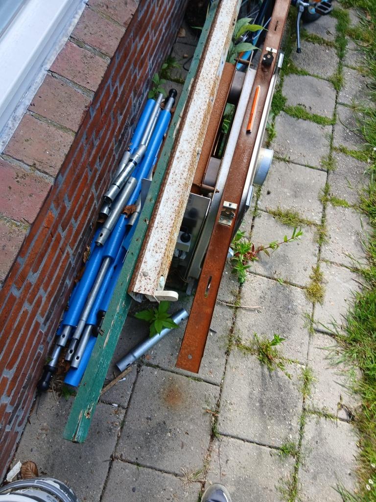 “Oud ijzer gratis op te halen – snel weg!”, Ophalen, Gebruikt, IJzer