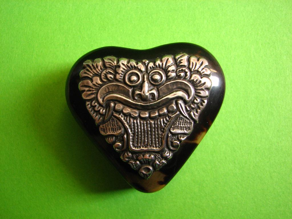 Mooi oud Djokja Doosje met Zilver - Hartjes vorm, Antiek en Kunst, Antiek | Goud en Zilver, Verzenden, Zilver