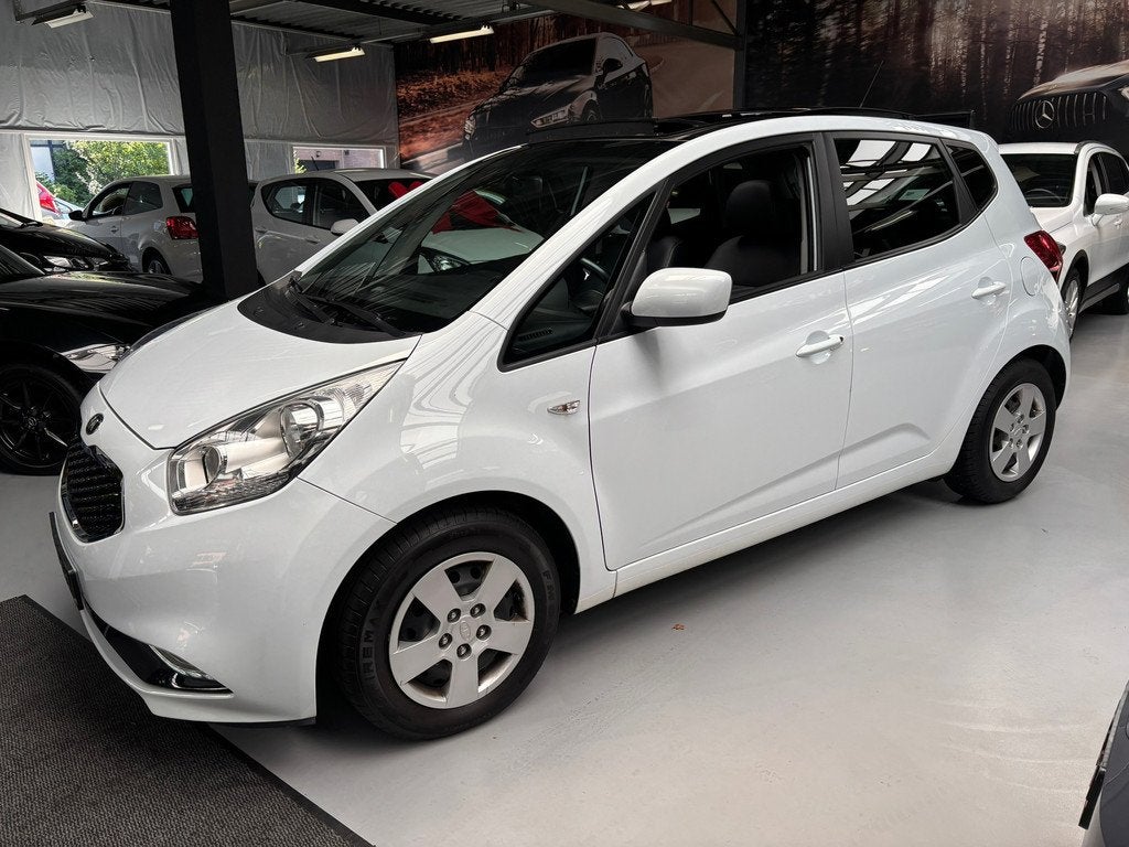 Kia VENGA 1.4 CVVT DynamicLine /Panorama Dak / Camera, Auto's, Voorwielaandrijving, Gebruikt, 4 cilinders, Leder en Stof