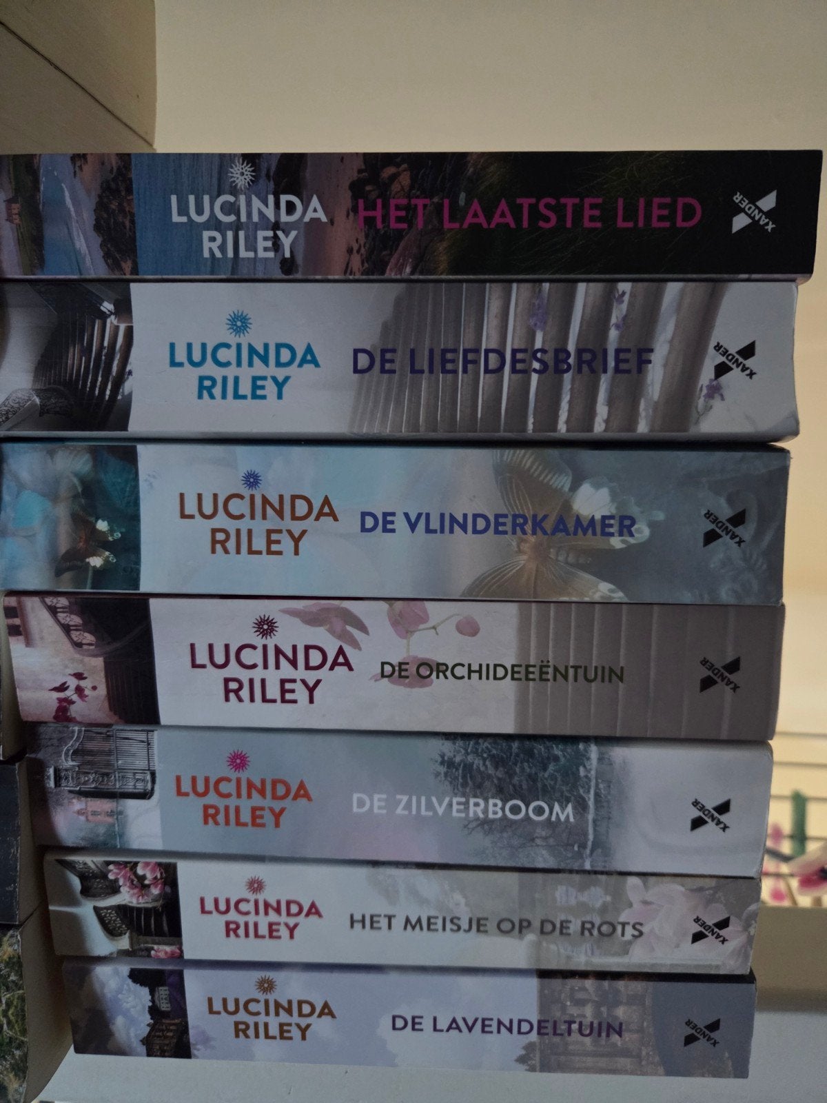 15x boeken - Lucinda Riley oa De Zeven Zussen reeks, Ophalen of Verzenden, Zo goed als nieuw