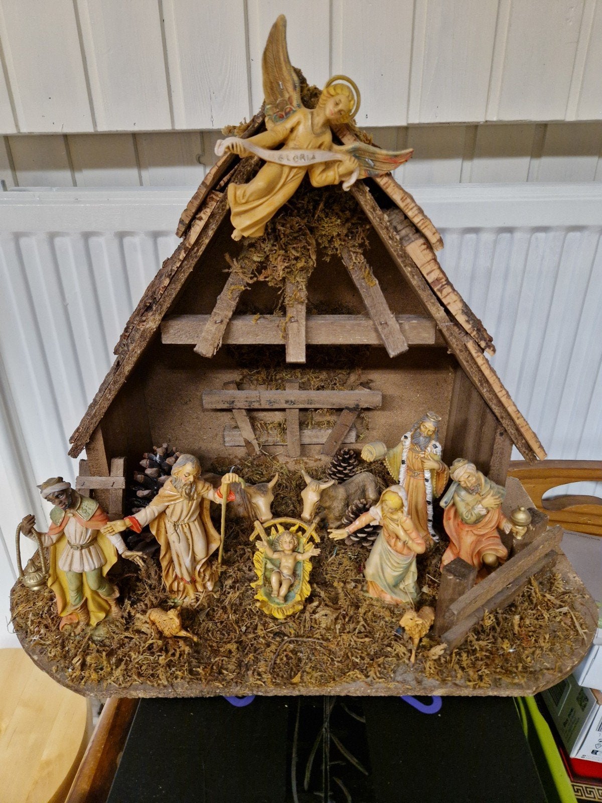 kerststal met kunststof beeldenset, Diversen, Ophalen, Zo goed als nieuw