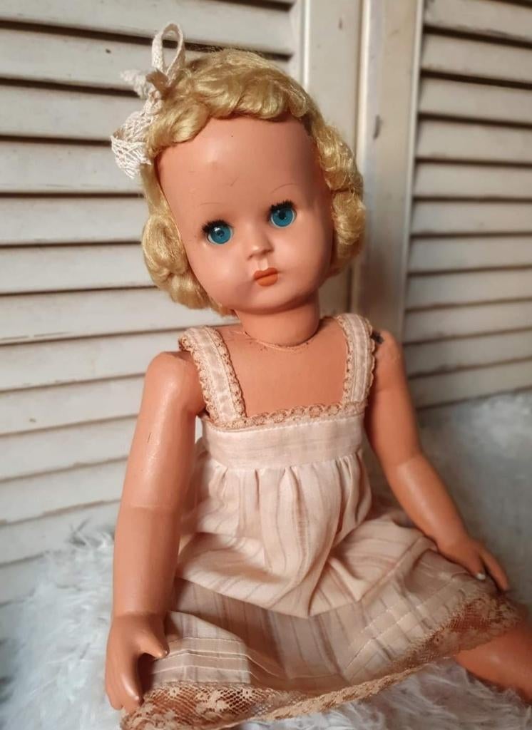 antieke pop, brocante popje in verschoten jurkje, Verzamelen, Poppen, Ophalen, Gebruikt, Pop
