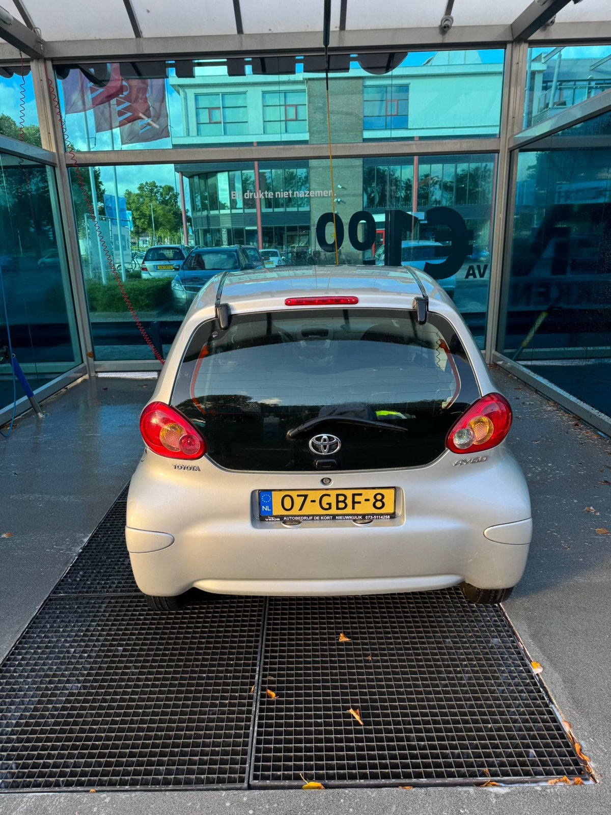 Toyota Aygo 1.0 12V Vvt-i 3DRS MMT 2008 Grijs, Auto's, Voorwielaandrijving, 4 stoelen, 68 pk, Origineel Nederlands