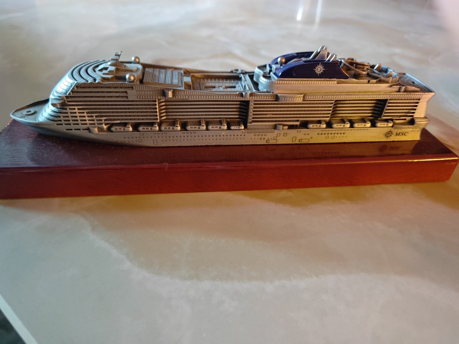 MSC Grandiosa cruiseschip miniatuur zwaar metaal, Hobby en Vrije tijd, Ophalen of Verzenden