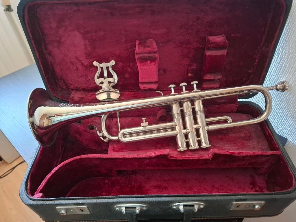 Trompet Amati Kraslice, Muziek en Instrumenten, Blaasinstrumenten | Trompetten, Ophalen, Gebruikt, Bes-trompet, Met koffer