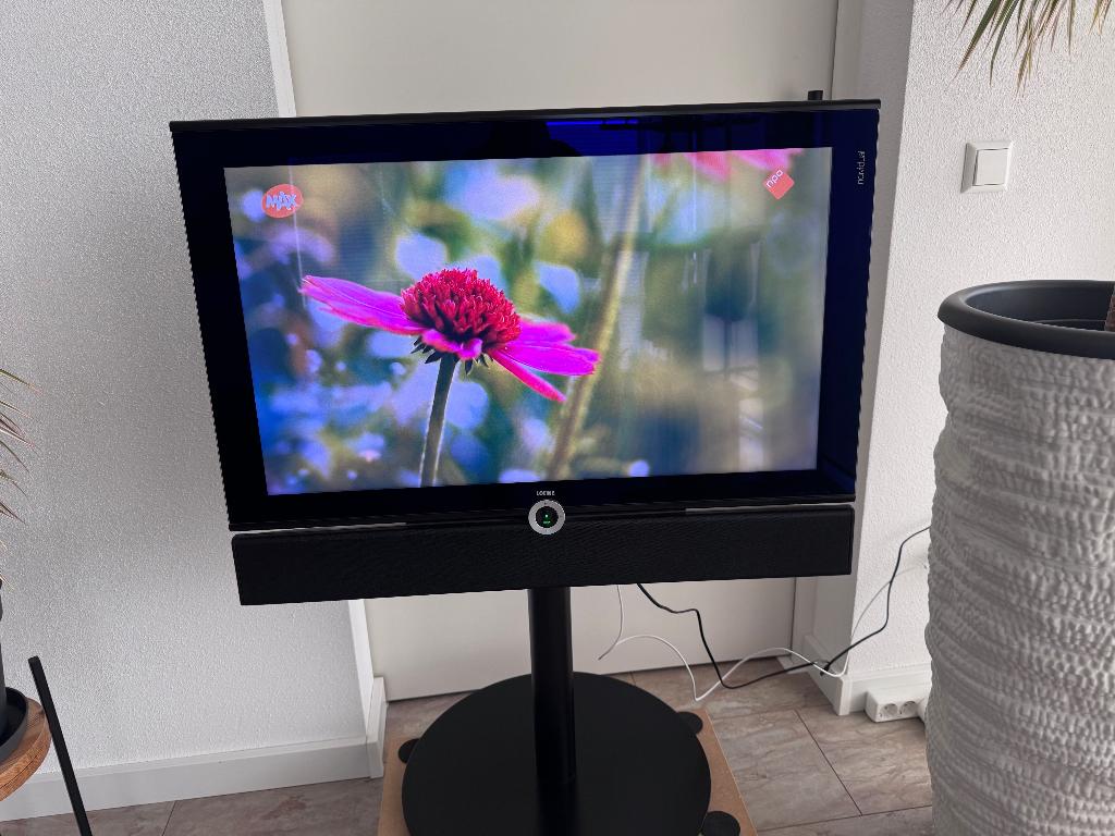 Loewe TV Individual 32 Compose Sound 3D op Floorstand, Audio, Tv en Foto, Televisies, Gebruikt, LCD, 80 tot 100 cm, 100 Hz
