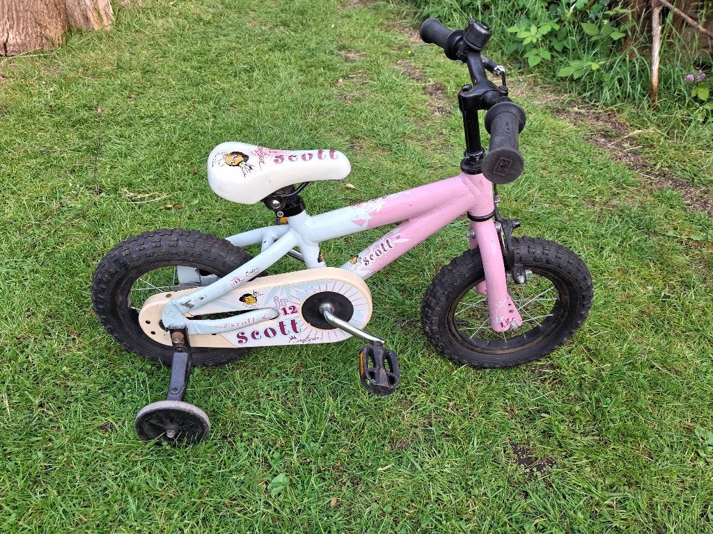 Scott Contessa 12 inch kinderfiets, Fietsen en Brommers, Fietsen | Kinderfietsjes, Gebruikt, Minder dan 16 inch, Zijwieltjes, Terugtraprem