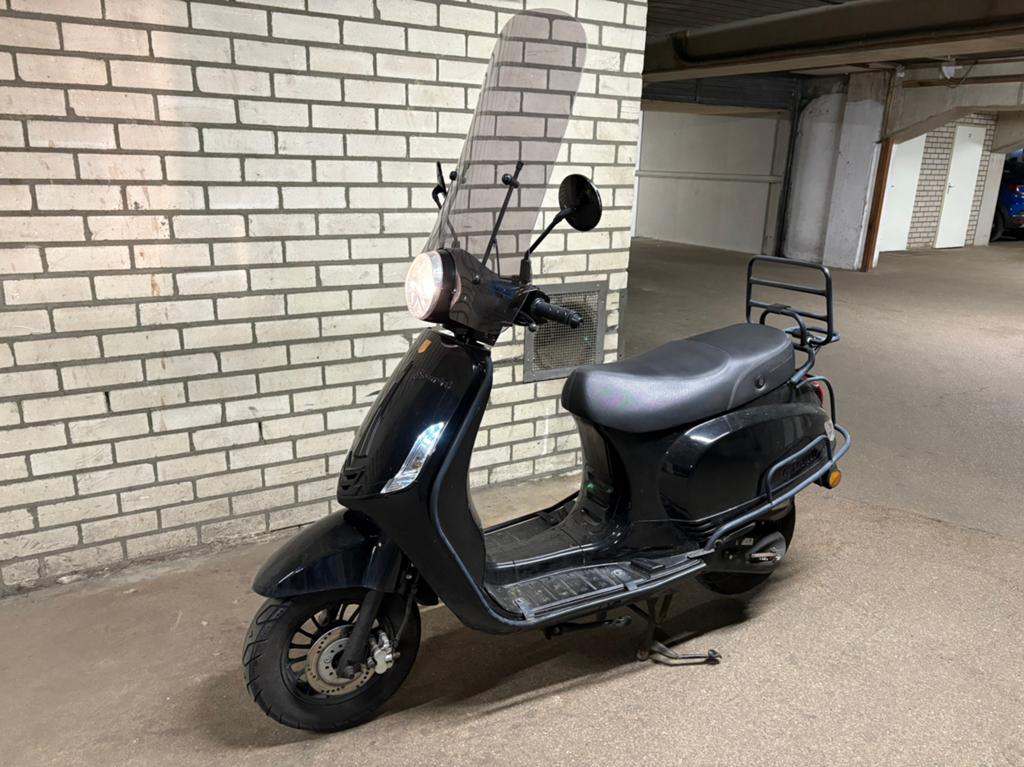 Mooie snor scooter te koop., Gebruikt, Benzine, Ophalen, Overige merken