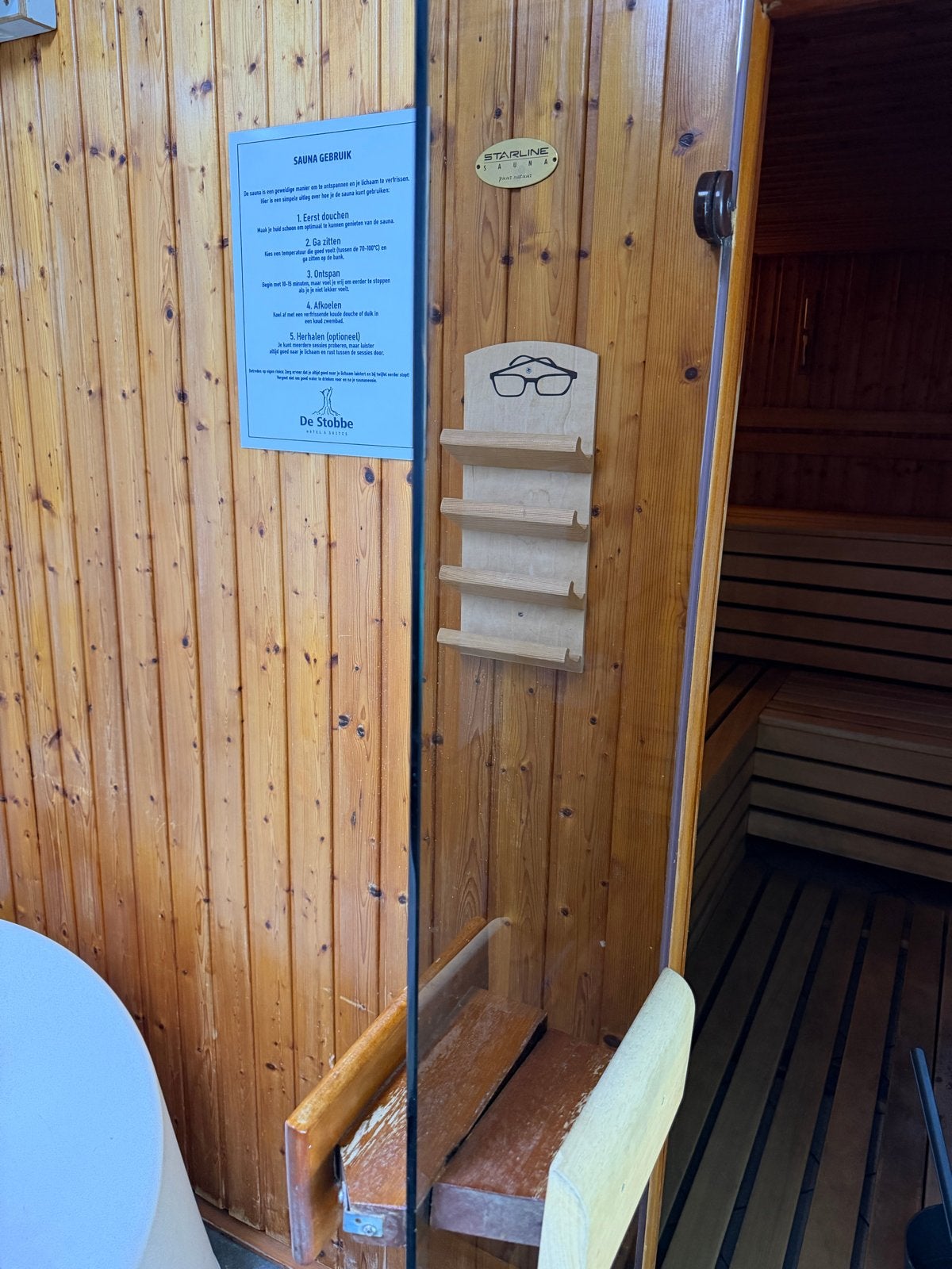 Foto 2 van Complete Finse Sauna met Harvia Kachel en Bedieningspaneel