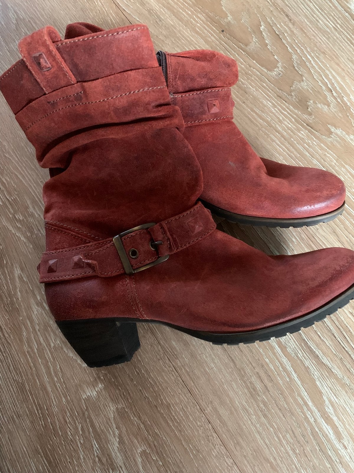 Dames laarsjes, Kleding | Dames, Schoenen, Lage of Enkellaarzen, Ophalen of Verzenden, Zo goed als nieuw, Rood