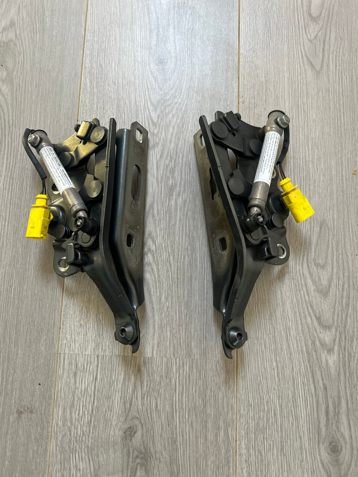 Audi A3 8V Motorkap Scharnieren met Airbag (links/rechts), Gebruikt, Voor, Motorkap, Audi