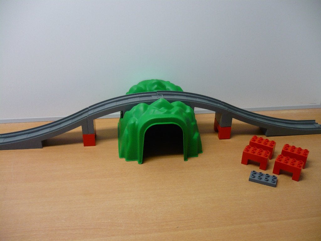 Duplo groene trein tunnel/ berg en 1 meter lange brug, Gebruikt, Ophalen of Verzenden, Compleet, Duplo