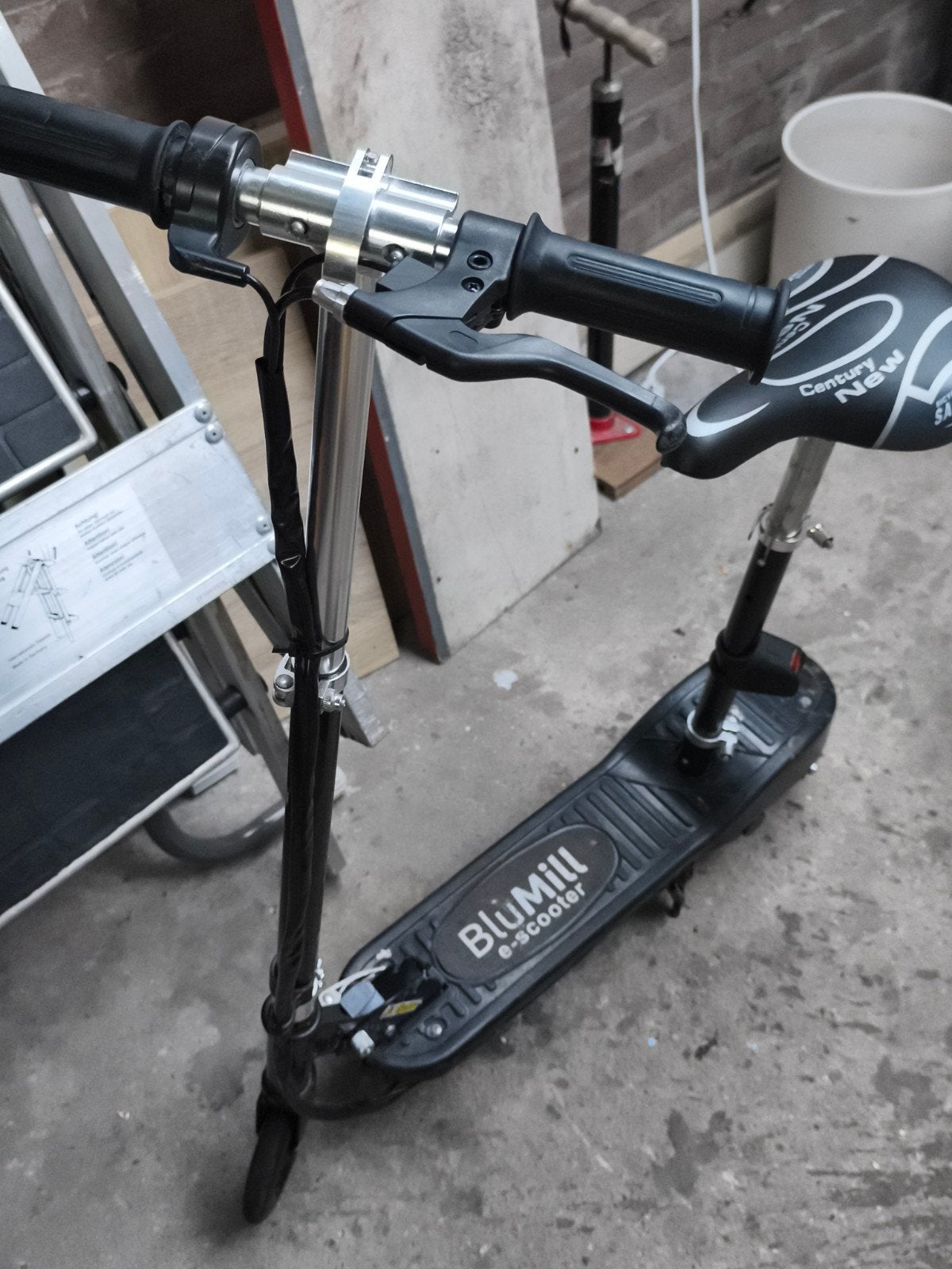 Kindren Step BluMill E-scooter - Elektrische step met zadel, Fietsen en Brommers, Steps, Ophalen