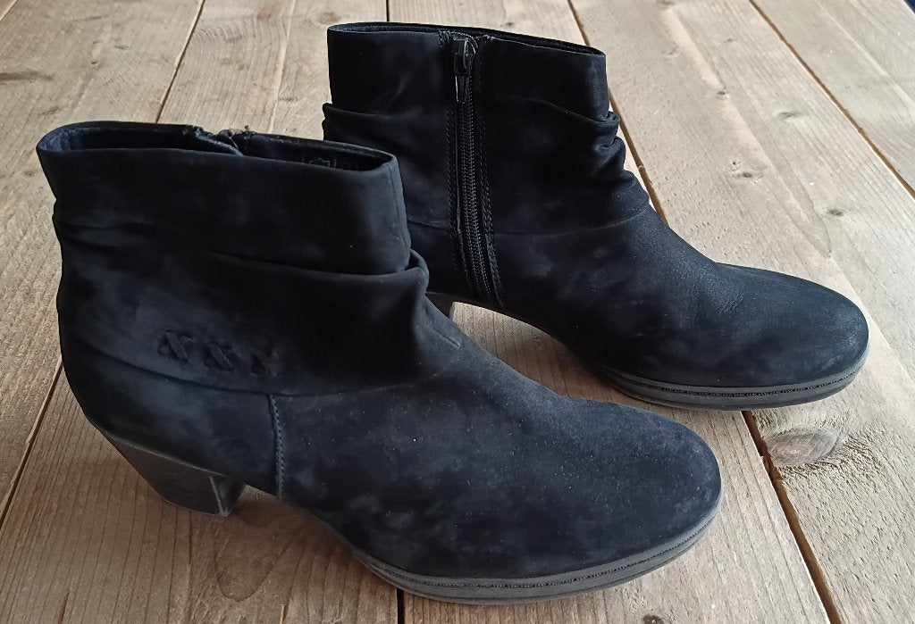 Hush Puppies zwart suede enkel laarzen 40, Zwart, Lage of Enkellaarzen, Ophalen of Verzenden, Zo goed als nieuw