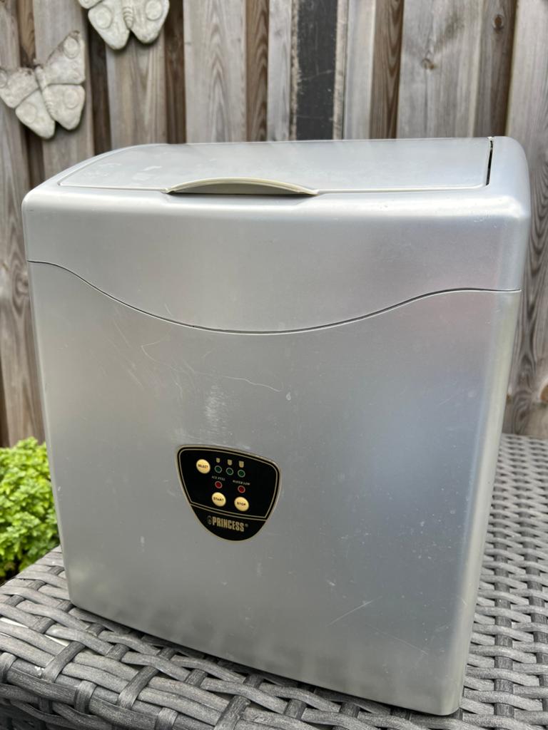 IJsblokjes machine te huur €12,50 per dag, Ophalen of Verzenden, Zo goed als nieuw, Overige