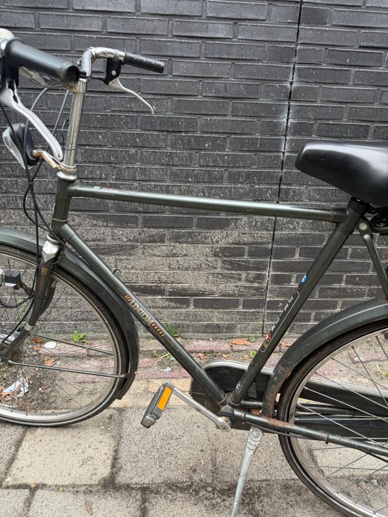 Oude fiets met lekke band - Opknapper, Ophalen of Verzenden