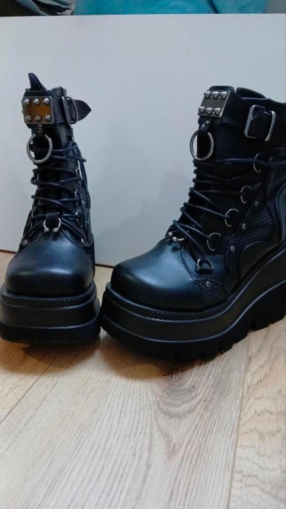 Demonia shaker 60 maat37, Kleding | Dames, Schoenen, Ophalen, Hoge laarzen, Zwart, Zo goed als nieuw