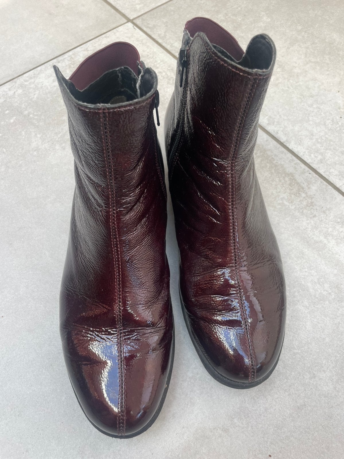 Gabor enkellaarsje aubergine mt 6,5 / 40, Kleding | Dames, Ophalen of Verzenden, Zo goed als nieuw, Overige kleuren