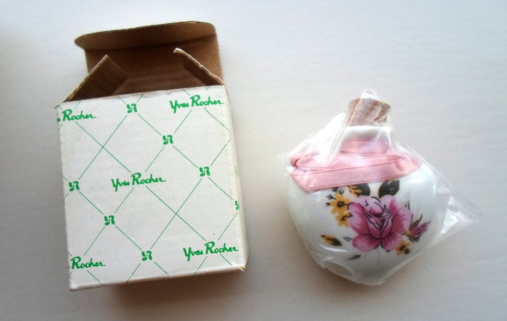 Porseleinen pomander in de vorm van parfumfles. Yves Rocher., Ophalen of Verzenden, Nieuw, Parfumfles