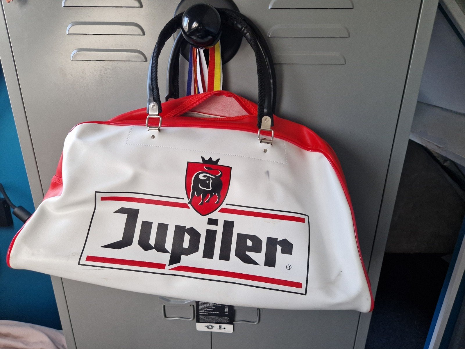 Jupiler reistas, Ophalen, Zo goed als nieuw, Rood, 30 cm of meer