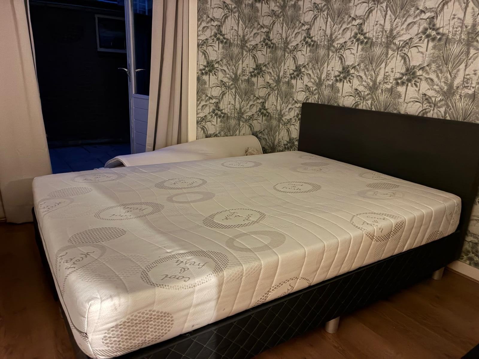 2Persoons boxspring, Gebruikt, Tweepersoons, 200 cm, Grijs