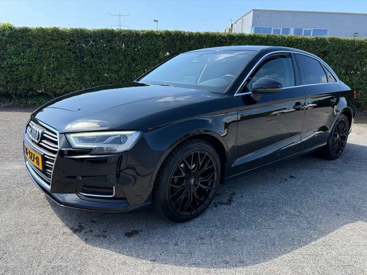 Audi A3 1.5 Tfsi, DSG, VIRTUAL, CARPLAY, NIEUWE APK, 1498 cc, 1225 kg, 4 cilinders, Zwart