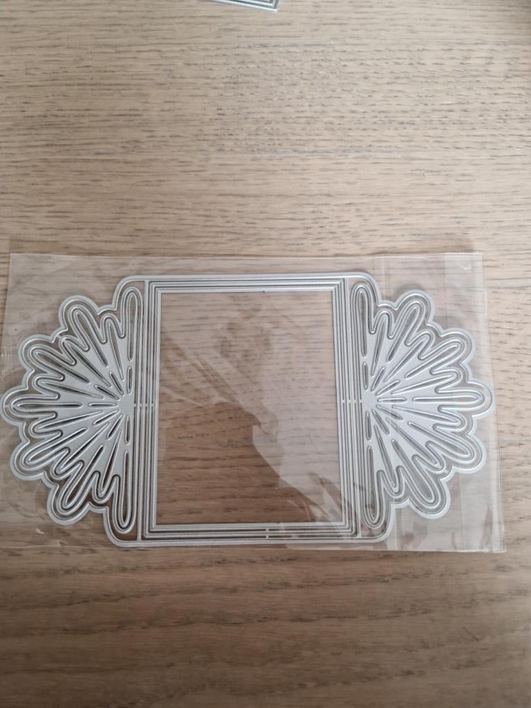 Snijmal voor kaart met prachtige details aan beide zijden, Ophalen of Verzenden