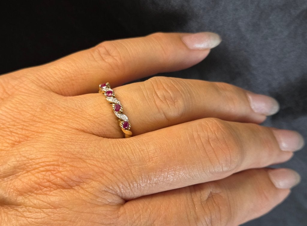 Gouden Vintage ring edelstenen robijn en diamanten. 2026/586, Sieraden, Tassen en Uiterlijk, 18 tot 19, ., Ophalen of Verzenden