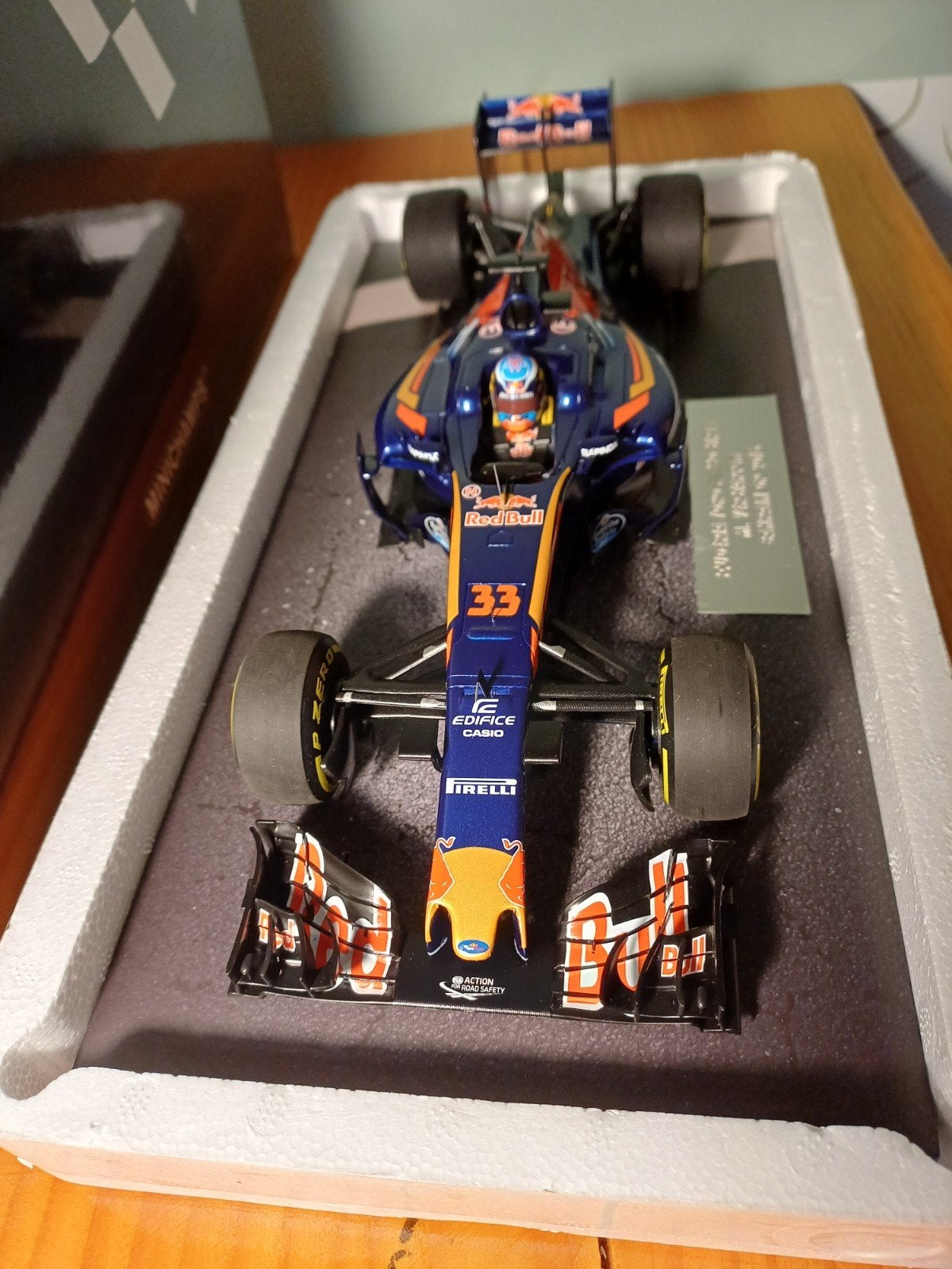 Toro Rosso str 11 max verstappen Bahrein gp 2016 1 op 18, Ophalen of Verzenden, Nieuw, Formule 1