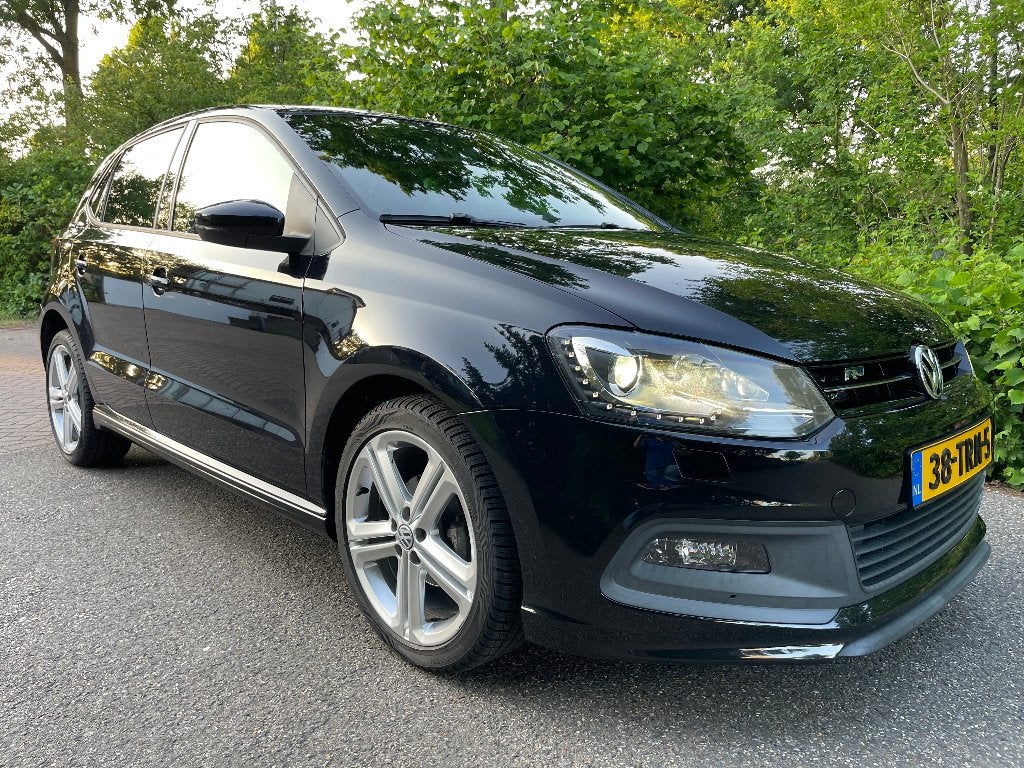 Volkswagen Polo 1.2 TSI 90pk Highline R-Line 2012 92.331km, Voorwielaandrijving, 40 €/maand, Zwart, 4 cilinders