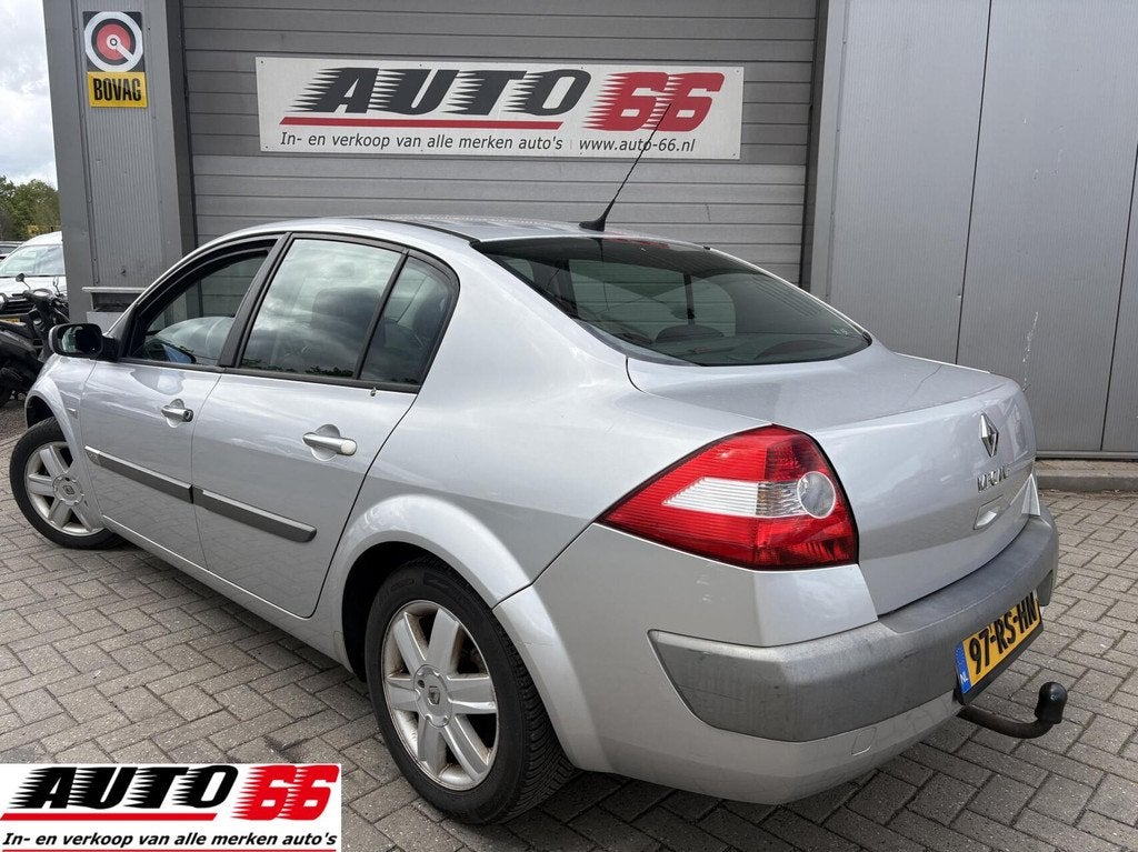 Renault Megane 1.6-16V Privilège Luxe APK tot 07-2027, Voorwielaandrijving, Gebruikt, Zwart, 4 cilinders