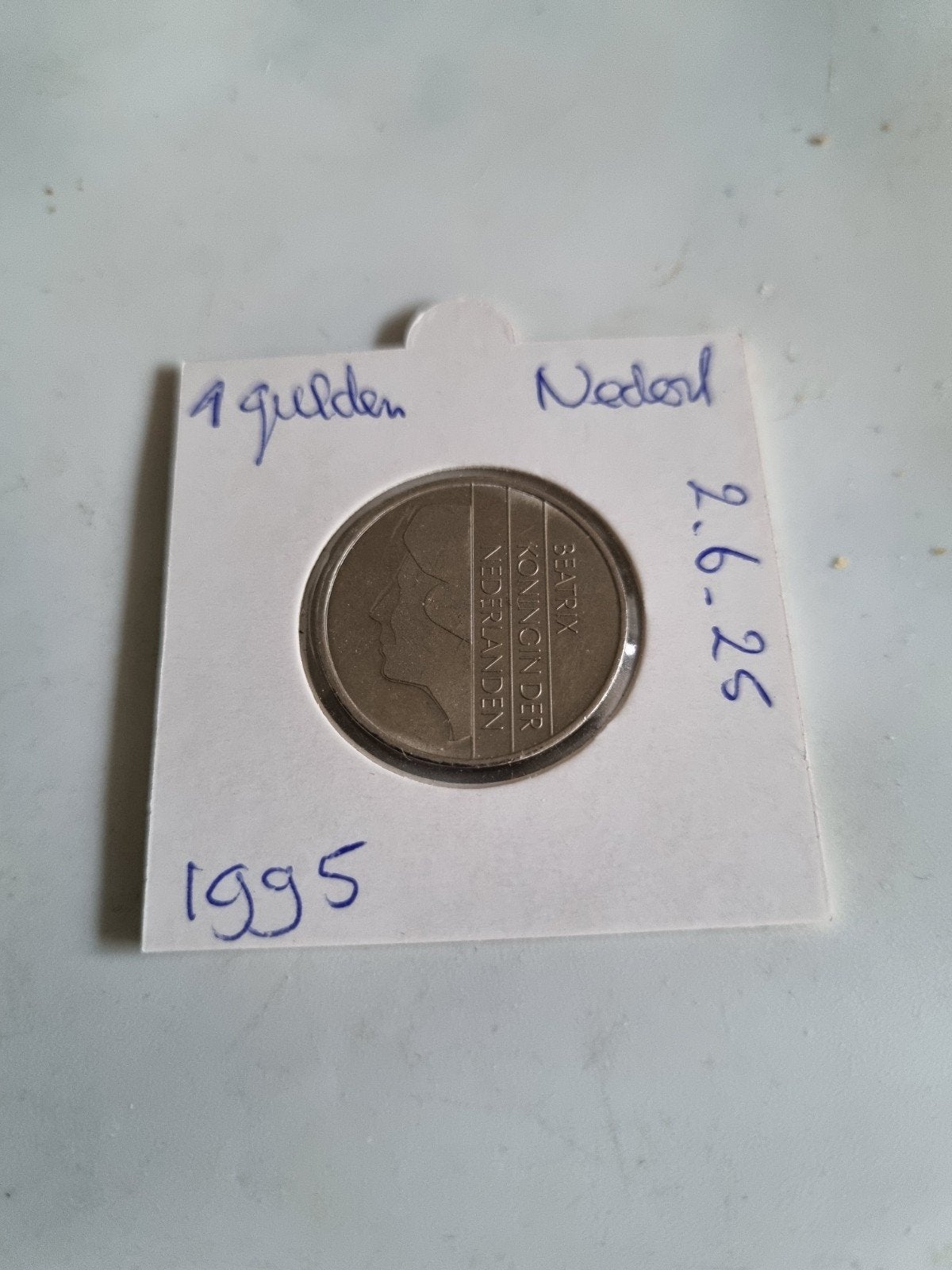 Nederland: een zeer mooie nikkelen 1 gulden munt uit 1995., Postzegels en Munten, Ophalen of Verzenden, Koningin Beatrix, 1 gulden