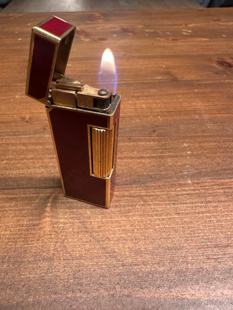 Dunhill aansteker red laqué, Verzamelen, Ophalen of Verzenden, Zo goed als nieuw, Aansteker