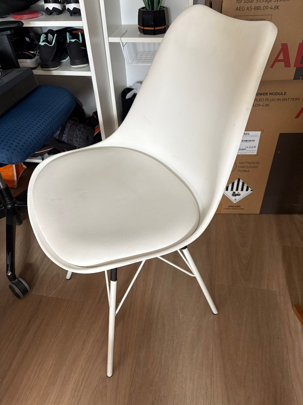 Jysk witte stoel - Comfortabel en stijlvol, Huis en Inrichting, Stoelen, Gebruikt, Eén, Kunststof, Wit, Ophalen